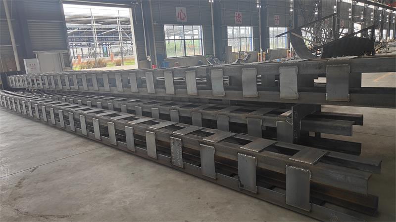 中鐵上海工程局集團(tuán)有限第一機(jī)械化施工分公司陸軍指揮學(xué)院龍盤錦城安置房項目