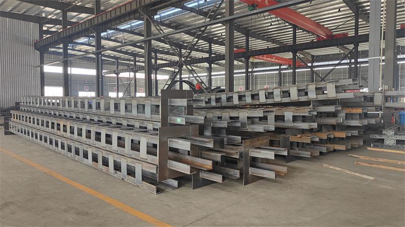中鐵上海工程局集團(tuán)有限第一機(jī)械化施工分公司陸軍指揮學(xué)院龍盤錦城安置房項目